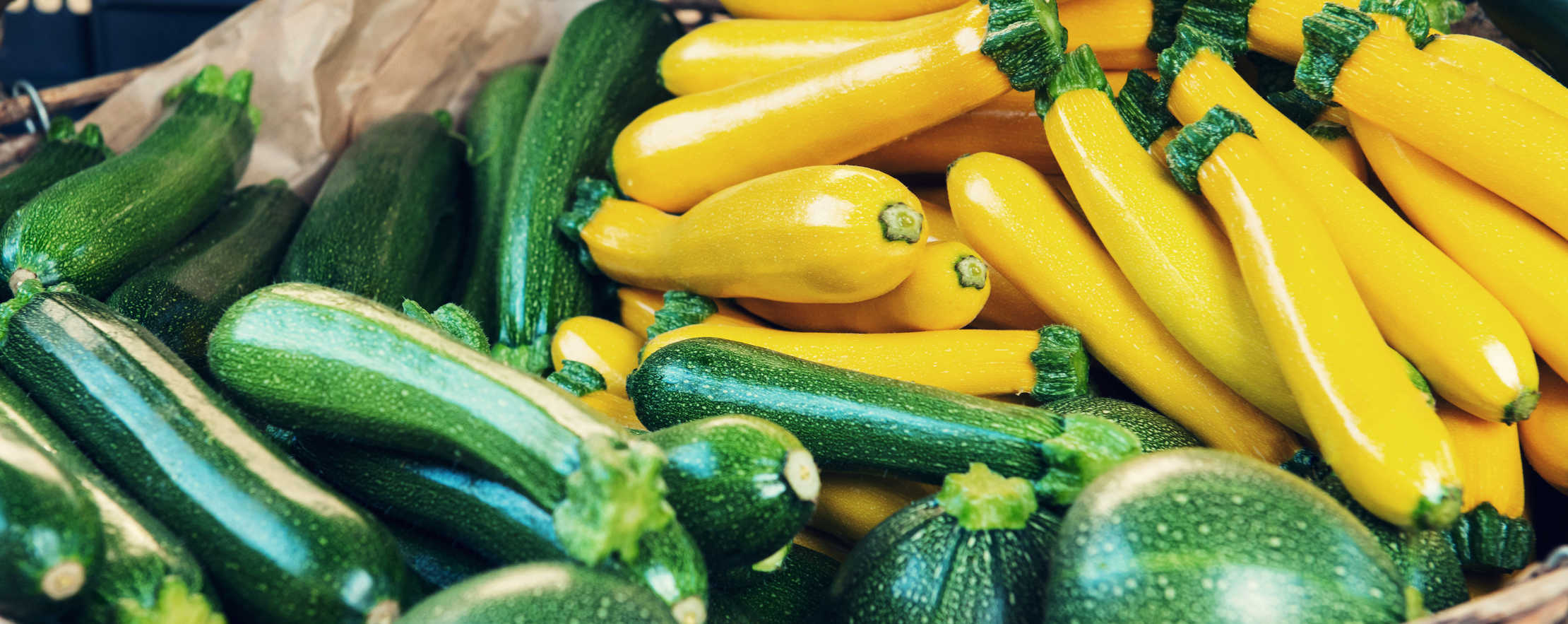 courgettes-vertes-jaunes-marche-sante