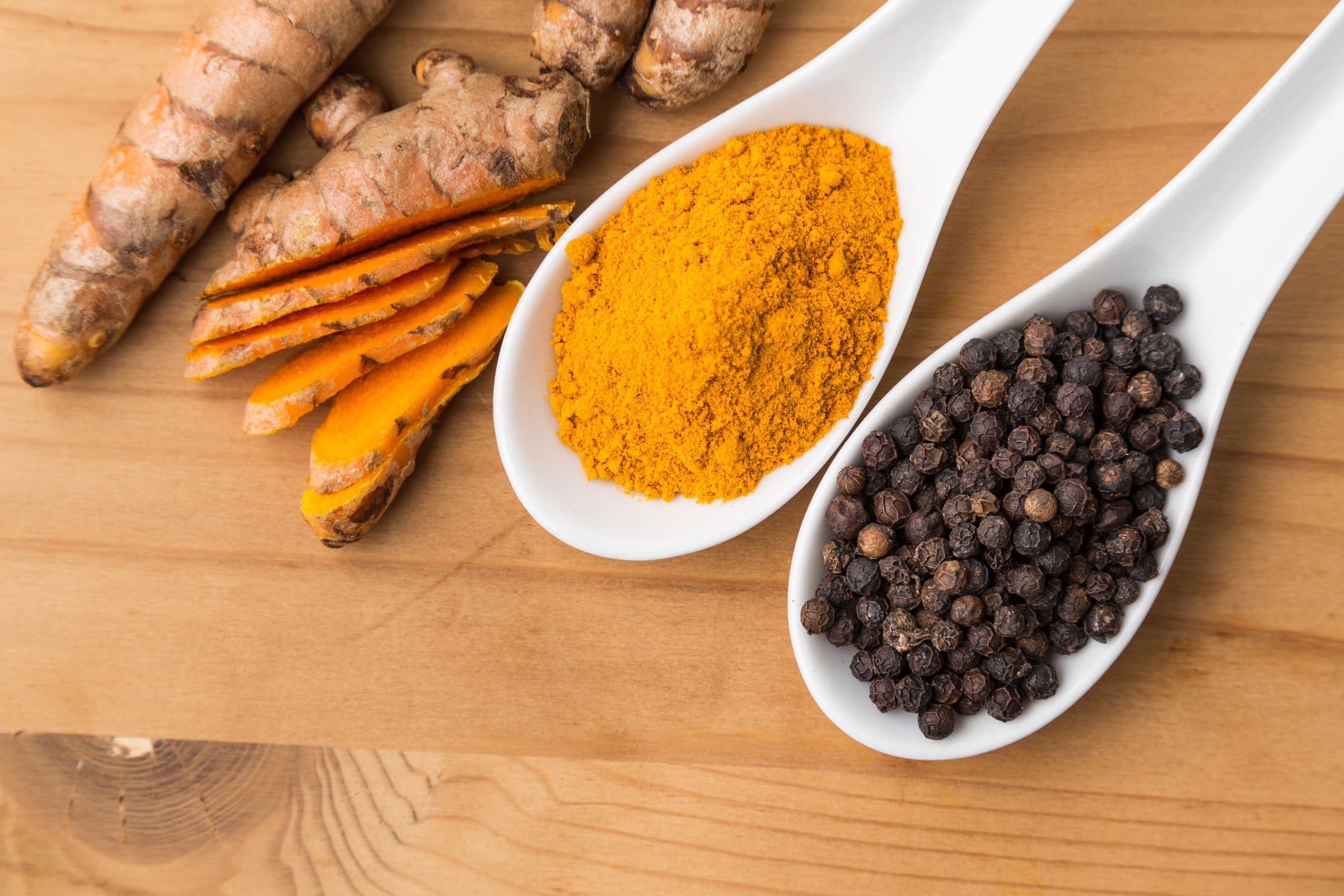 curcuma-formes-racine-poudre