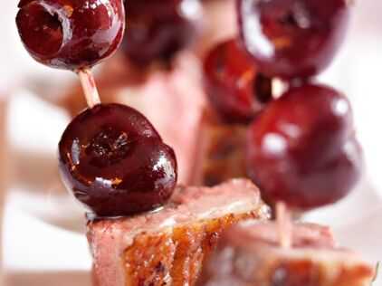brochettes-de-magret-aux-cerises