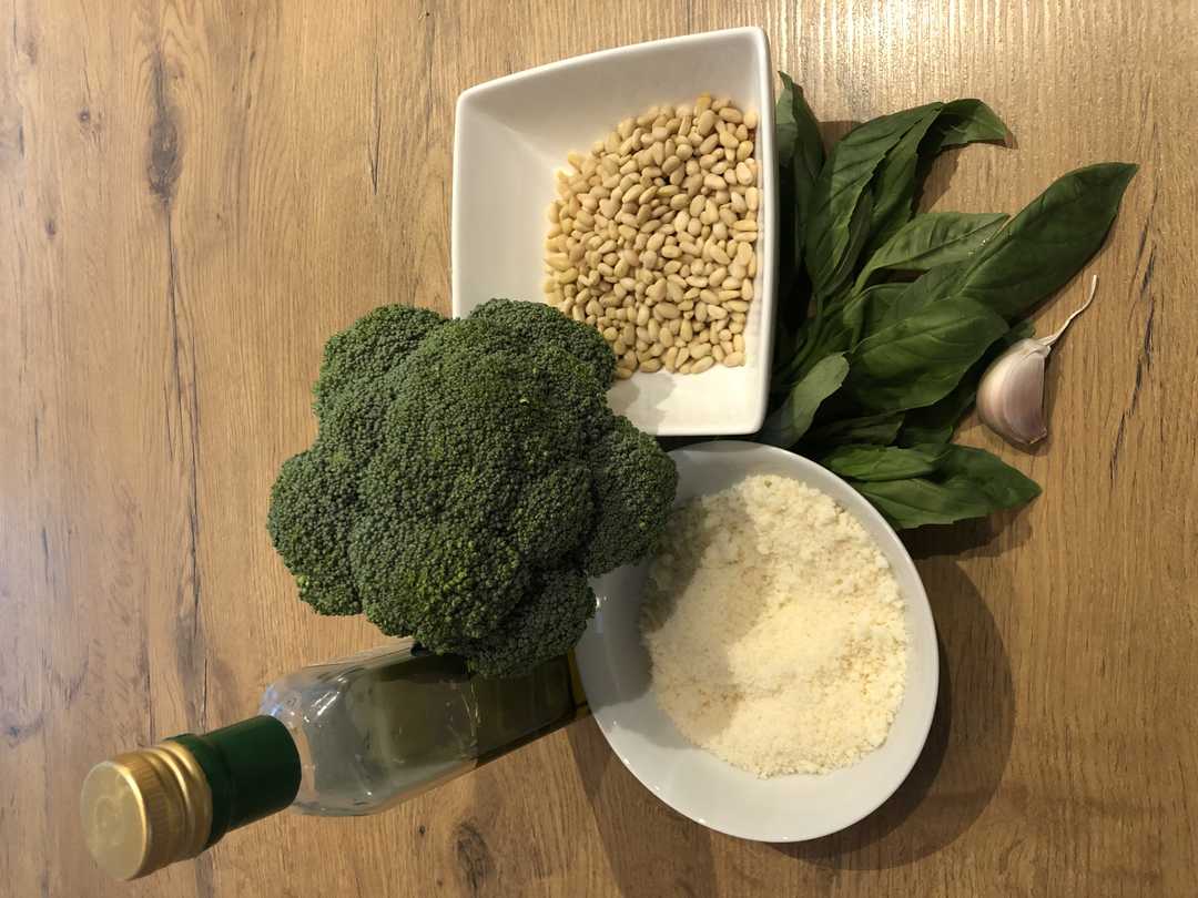 pesto-brocoli-ingredients